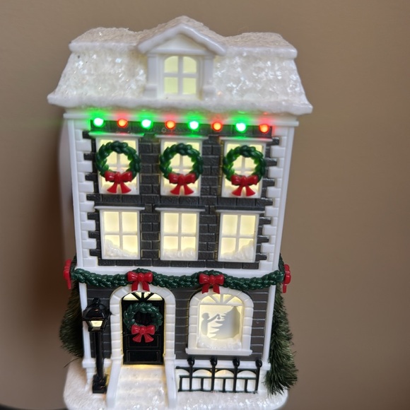 Bath & Body Works Wallflower Plug in Christmas Holiday House with Santa & Sleigh - Picture 4 of 9